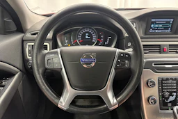 punainen Volvo V70 2014 kuva 12.