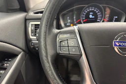 punainen Volvo V70 2014 kuva 13.