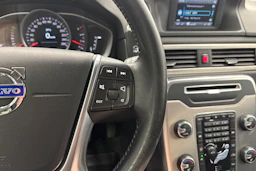punainen Volvo V70 2014 kuva 14.
