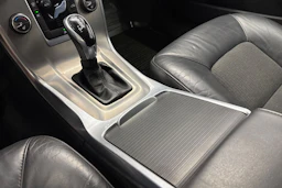 punainen Volvo V70 2014 kuva 16.