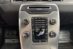 punainen Volvo V70 2014 kuva 17.