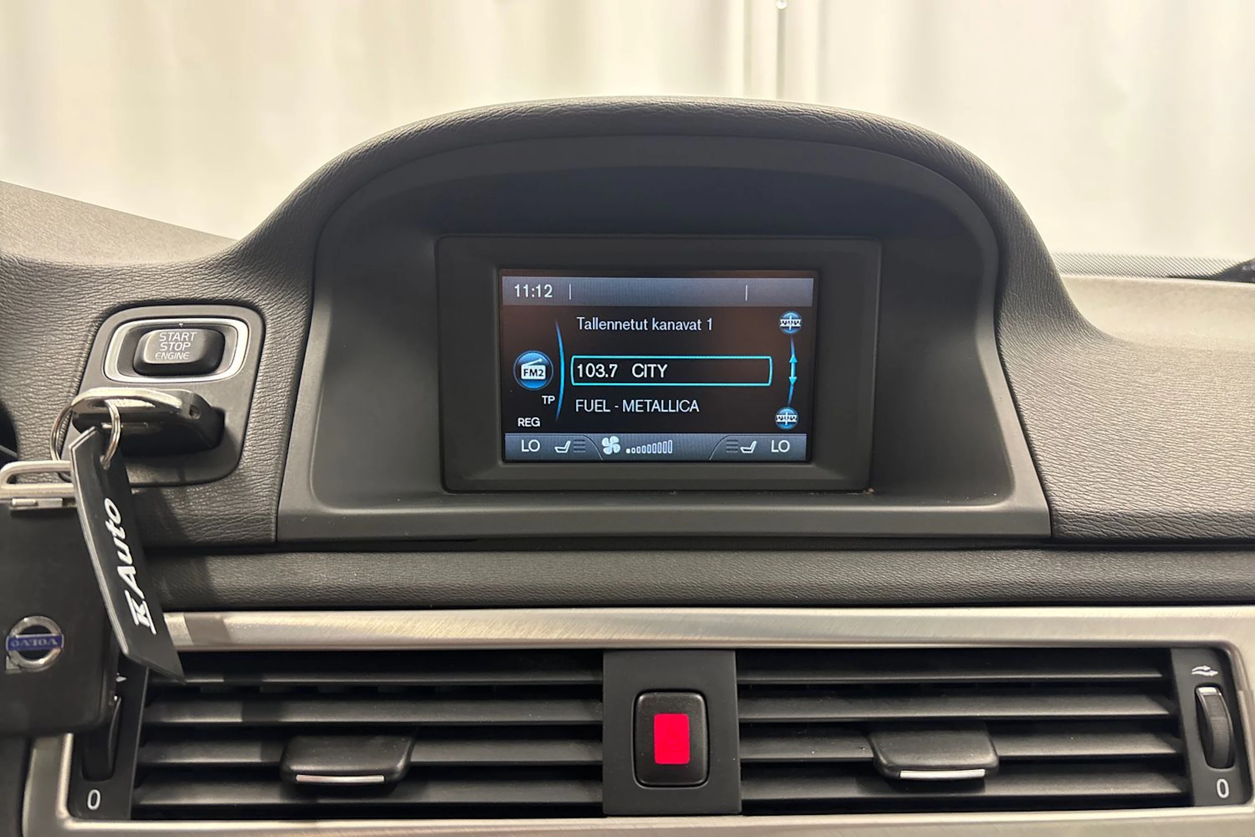 punainen Volvo V70 2014 kuva 18.