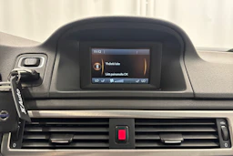 punainen Volvo V70 2014 kuva 19.