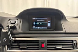 punainen Volvo V70 2014 kuva 21.