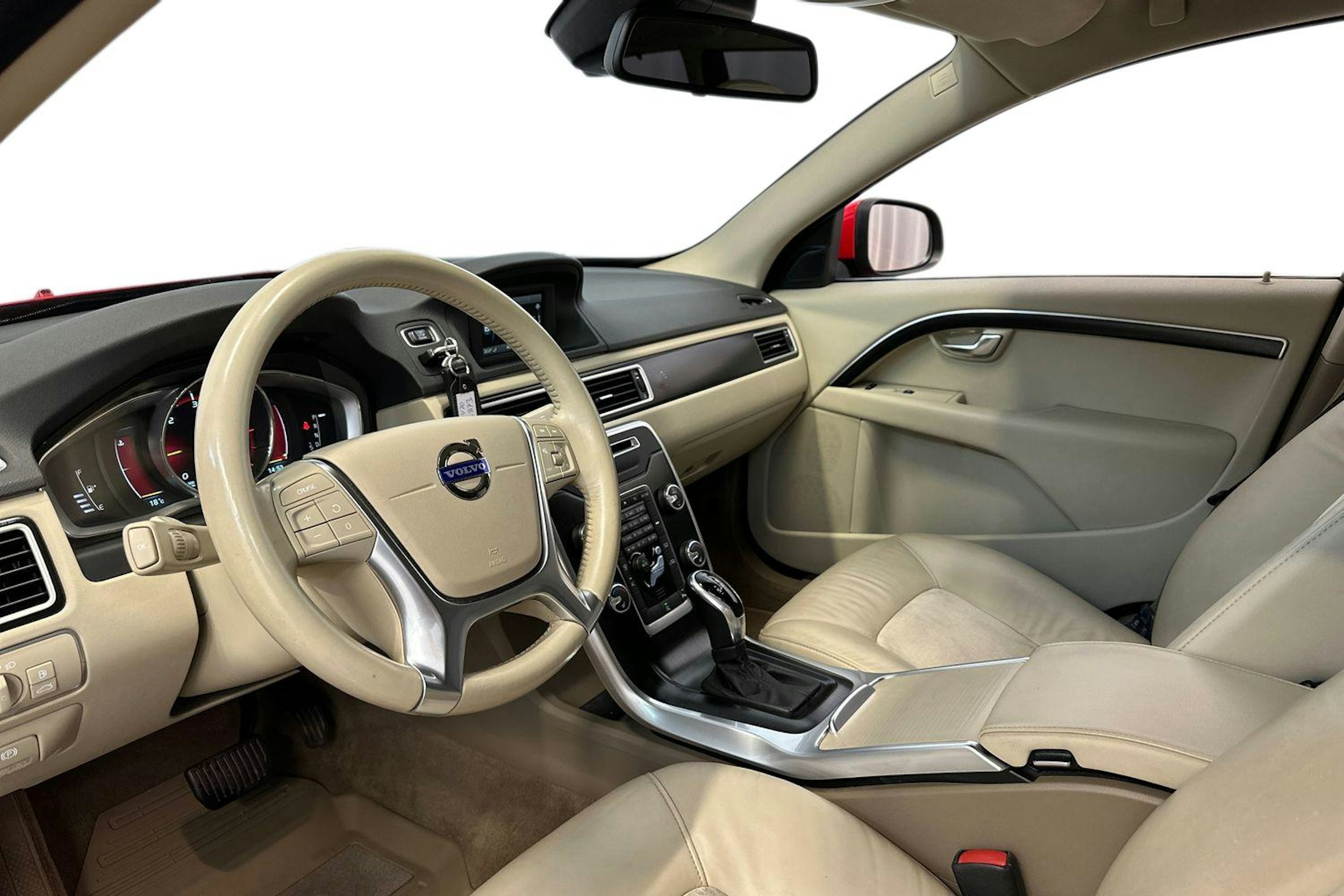 punainen Volvo V70 2014 kuva 7.