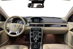 punainen Volvo V70 2014 kuva 9.
