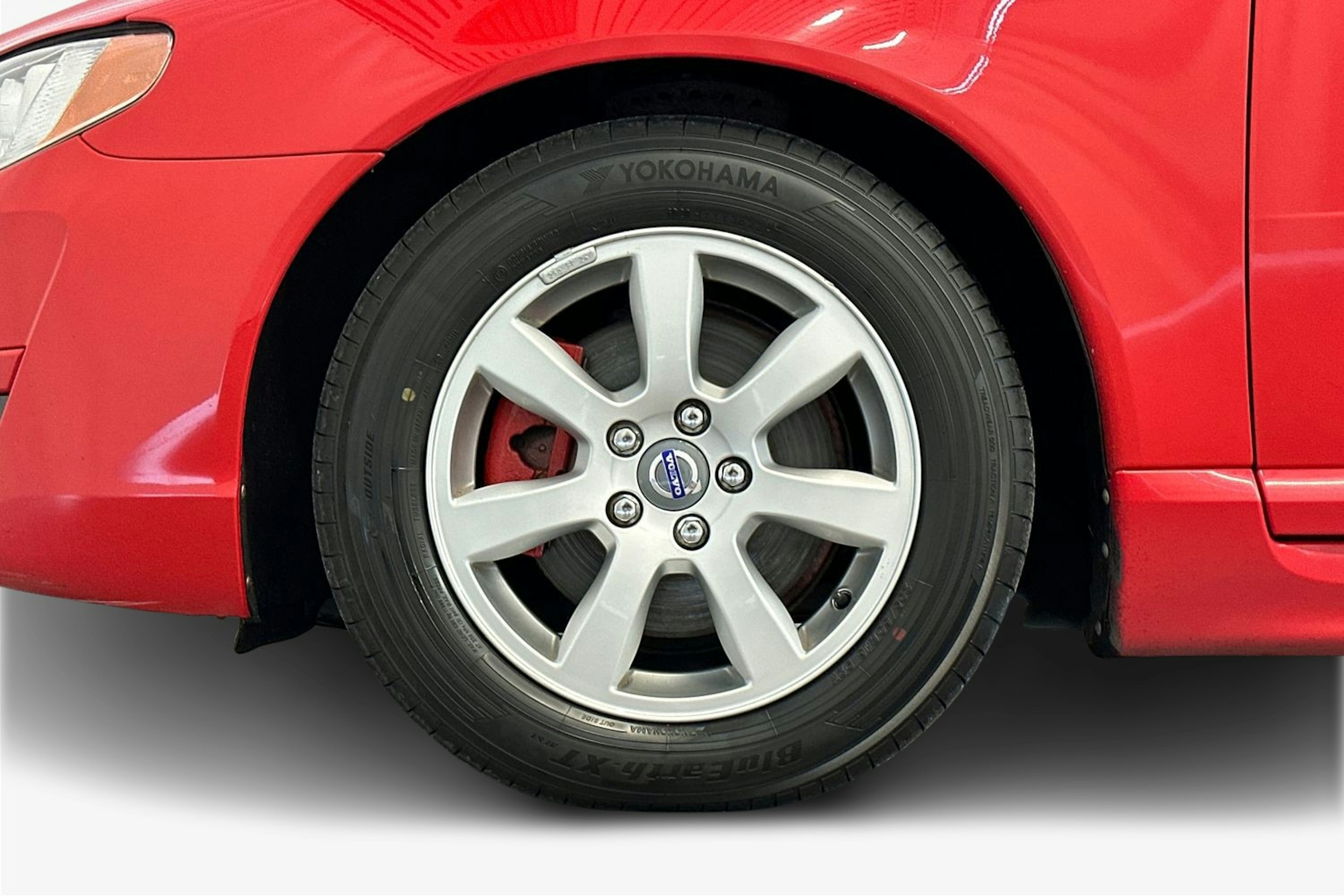 punainen Volvo V70 2014 kuva 11.