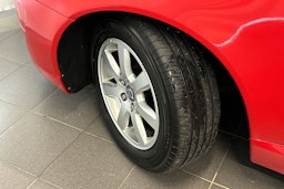 punainen Volvo V70 2014 kuva 13.