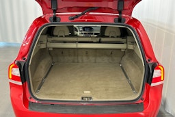 punainen Volvo V70 2014 kuva 16.