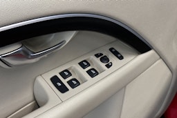 punainen Volvo V70 2014 kuva 17.