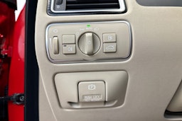 punainen Volvo V70 2014 kuva 18.