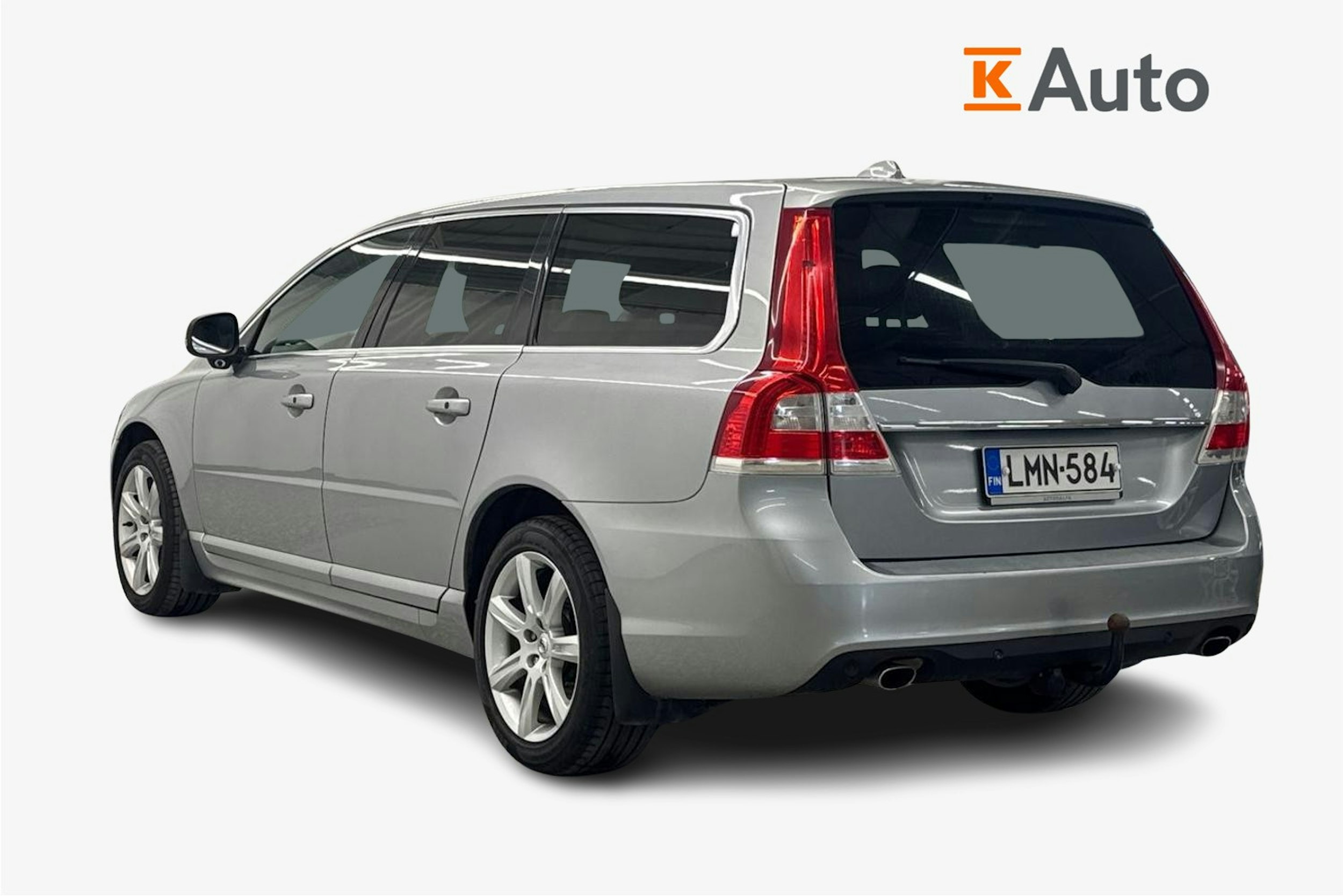 Harmaa Volvo V70 2015 kuva 2.