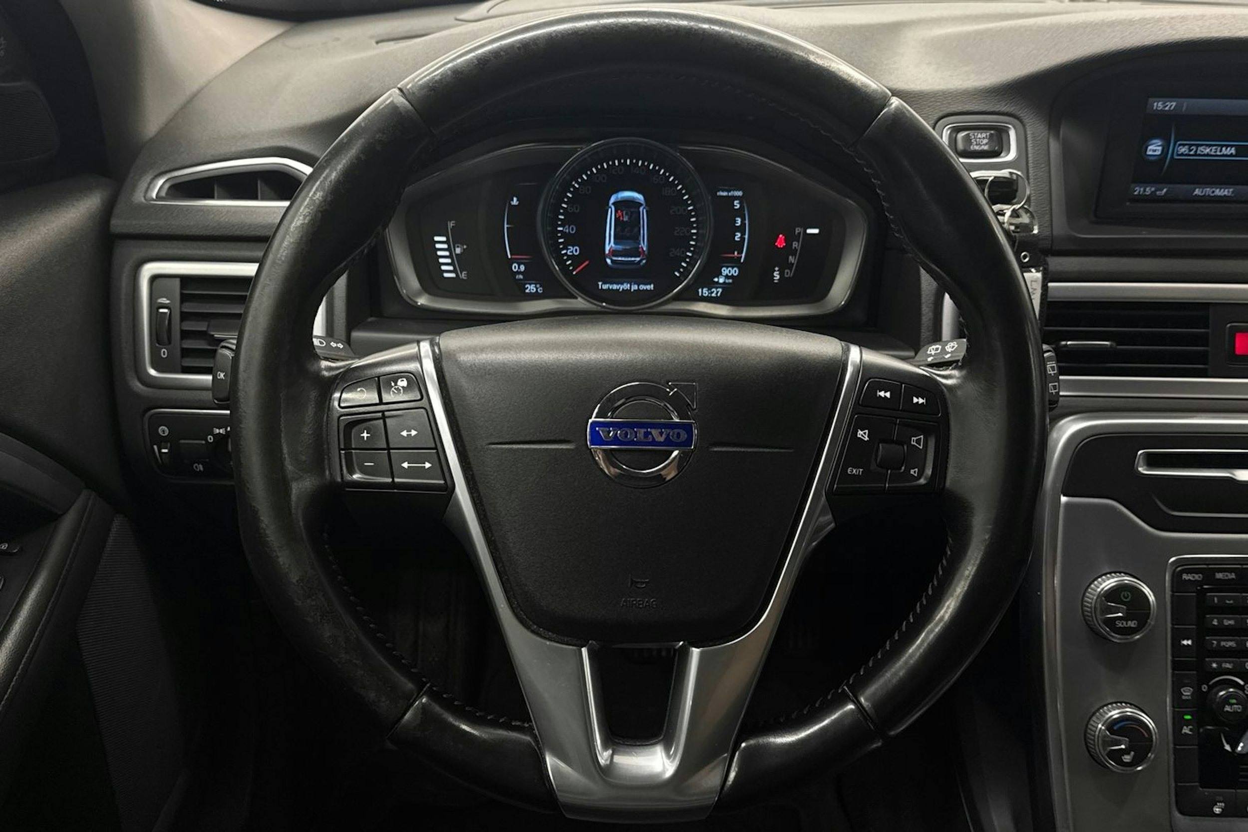 Harmaa Volvo V70 2015 kuva 14.