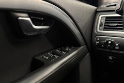 Harmaa Volvo V70 2015 kuva 18.