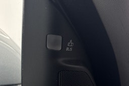 Harmaa Volvo V70 2015 kuva 19.
