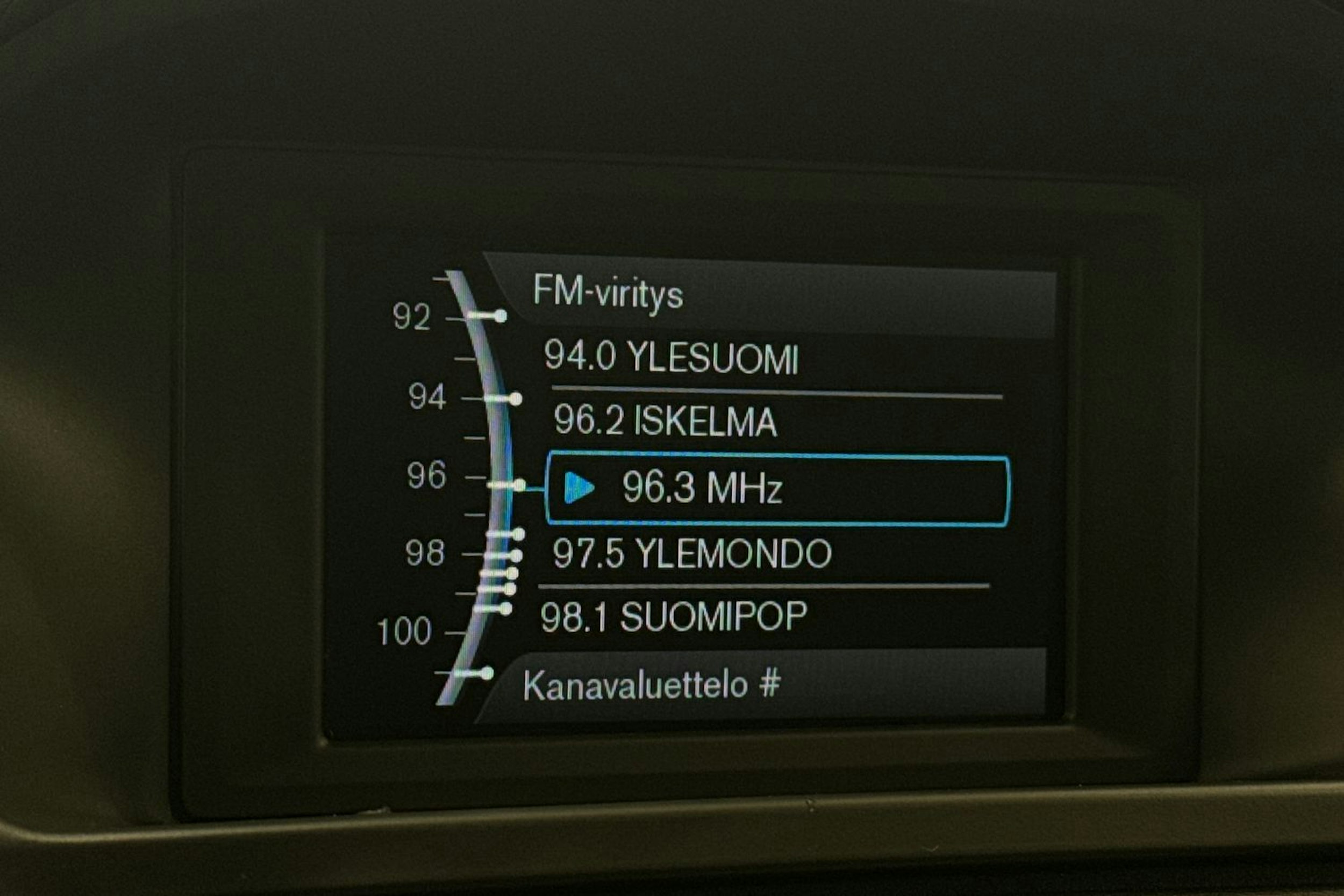 Harmaa Volvo V70 2015 kuva 25.