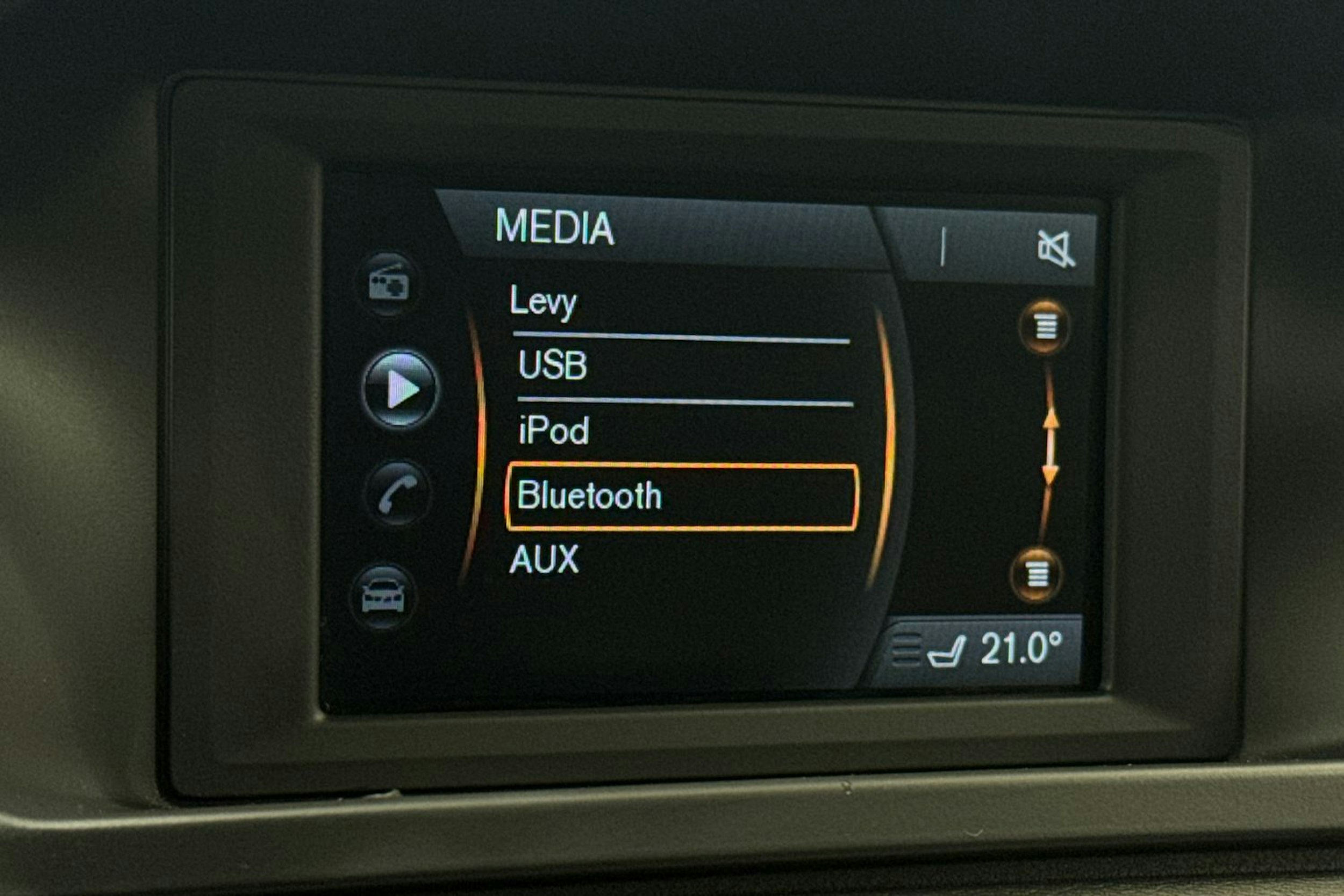 Harmaa Volvo V70 2015 kuva 26.