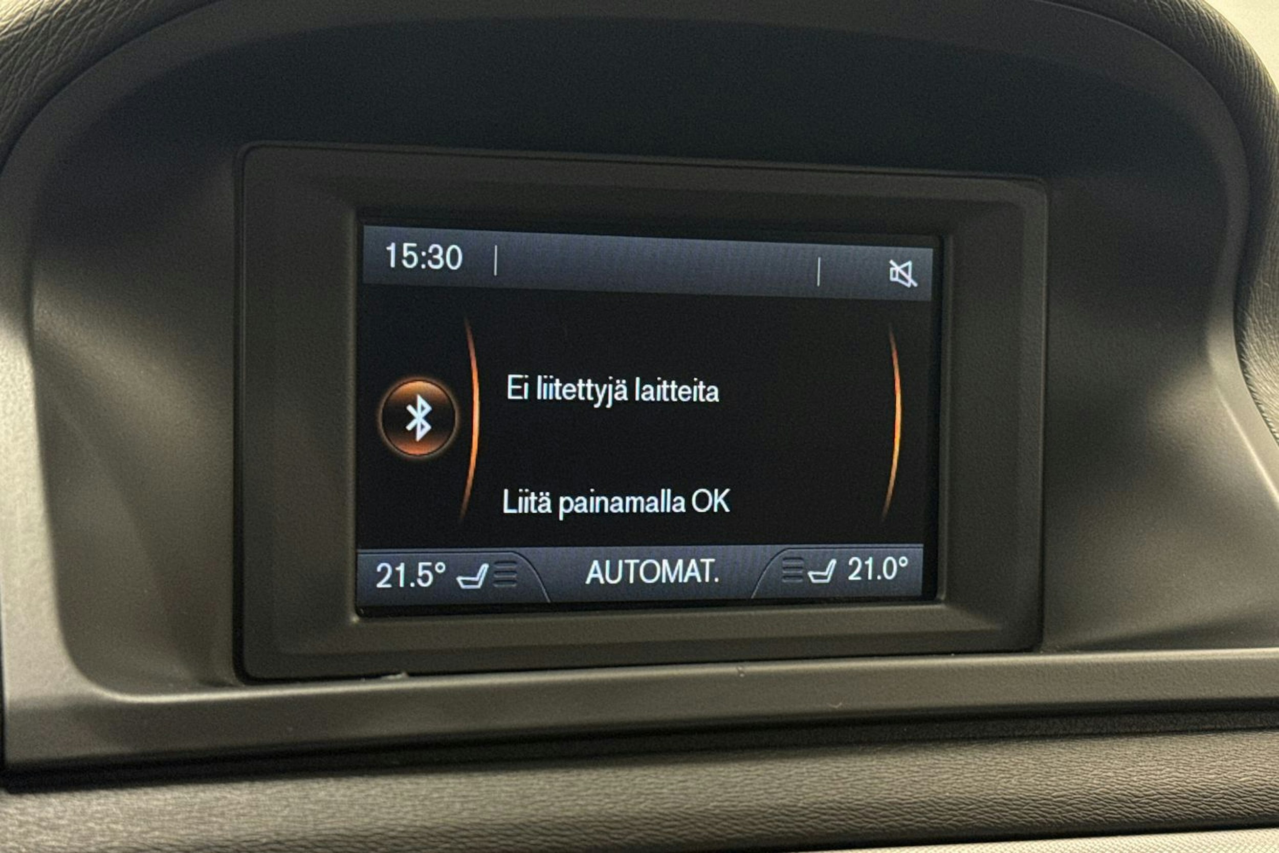 Harmaa Volvo V70 2015 kuva 27.