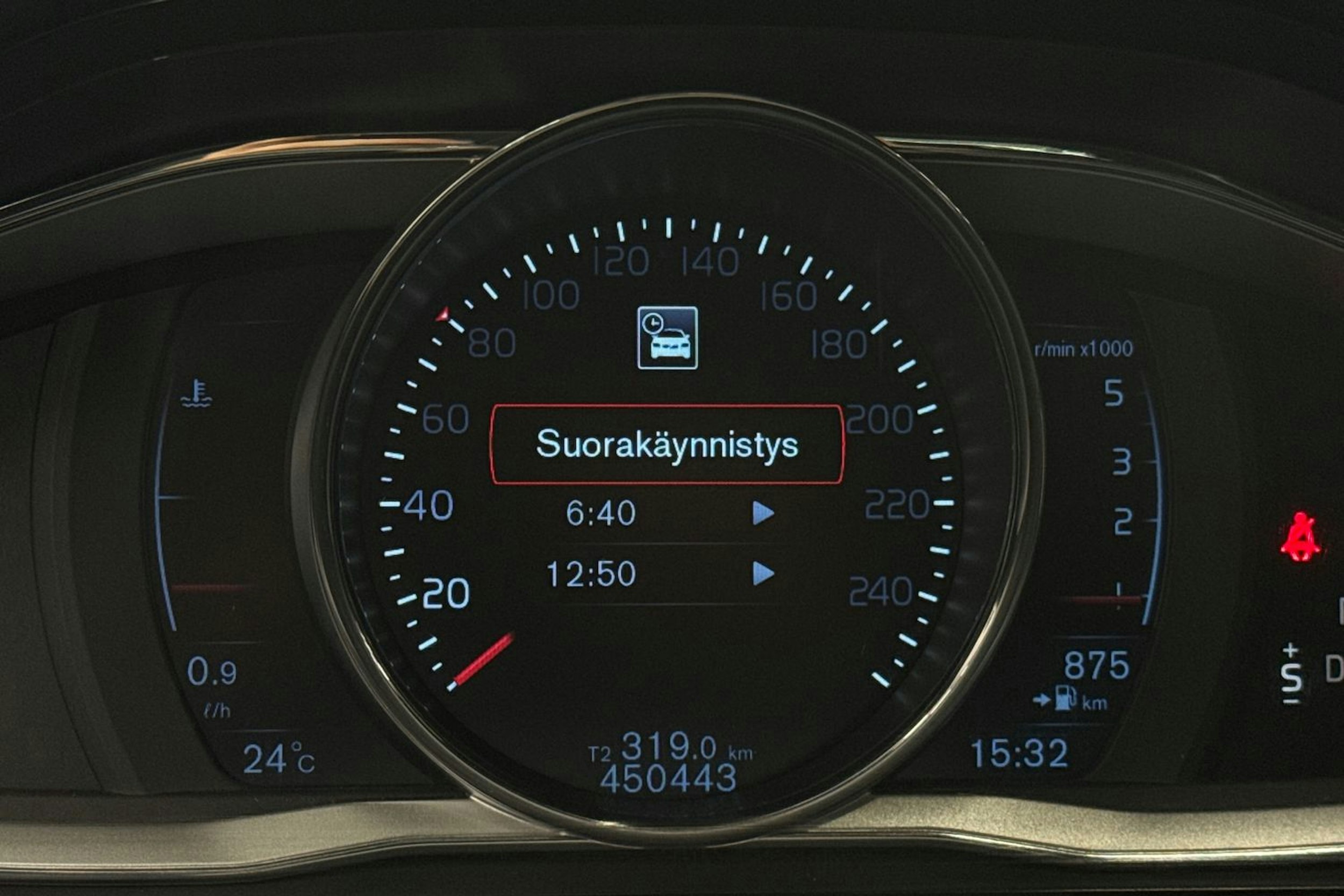 Harmaa Volvo V70 2015 kuva 33.