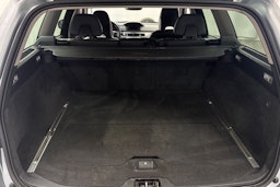 Harmaa Volvo V70 2015 kuva 35.