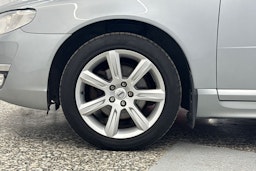 Harmaa Volvo V70 2015 kuva 38.