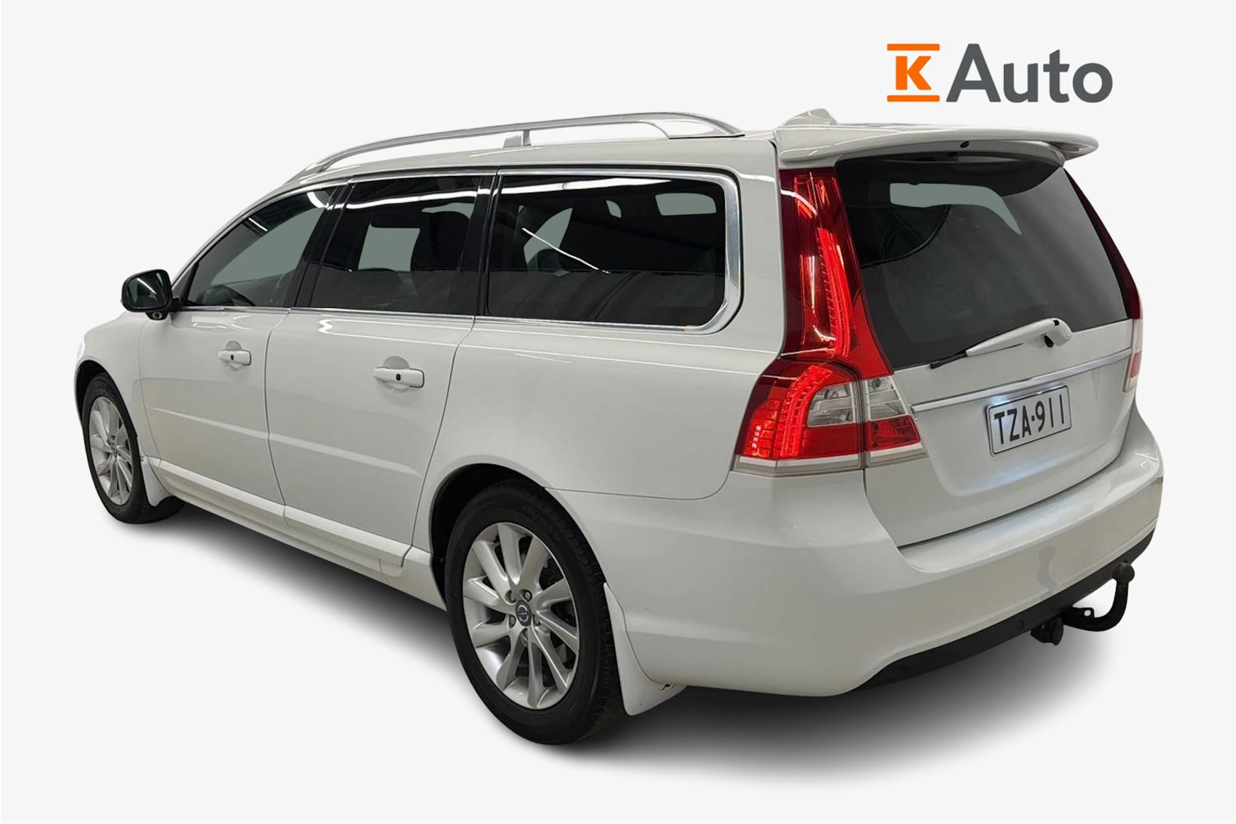 valkoinen Volvo V70 2014 kuva 5.