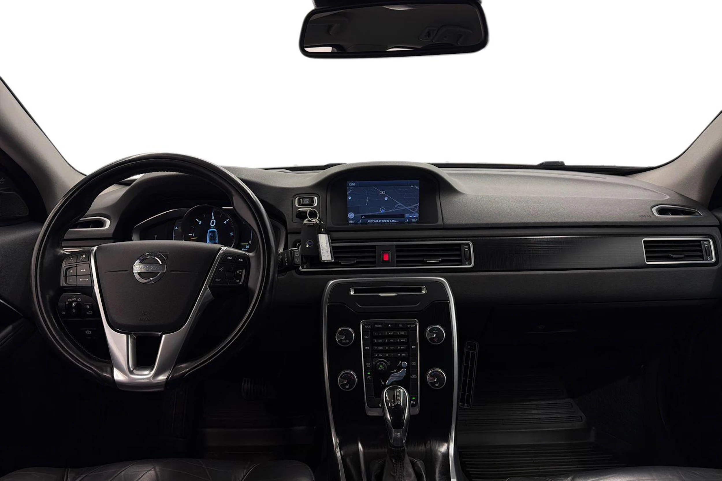 valkoinen Volvo V70 2014 kuva 10.