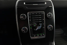 valkoinen Volvo V70 2014 kuva 22.