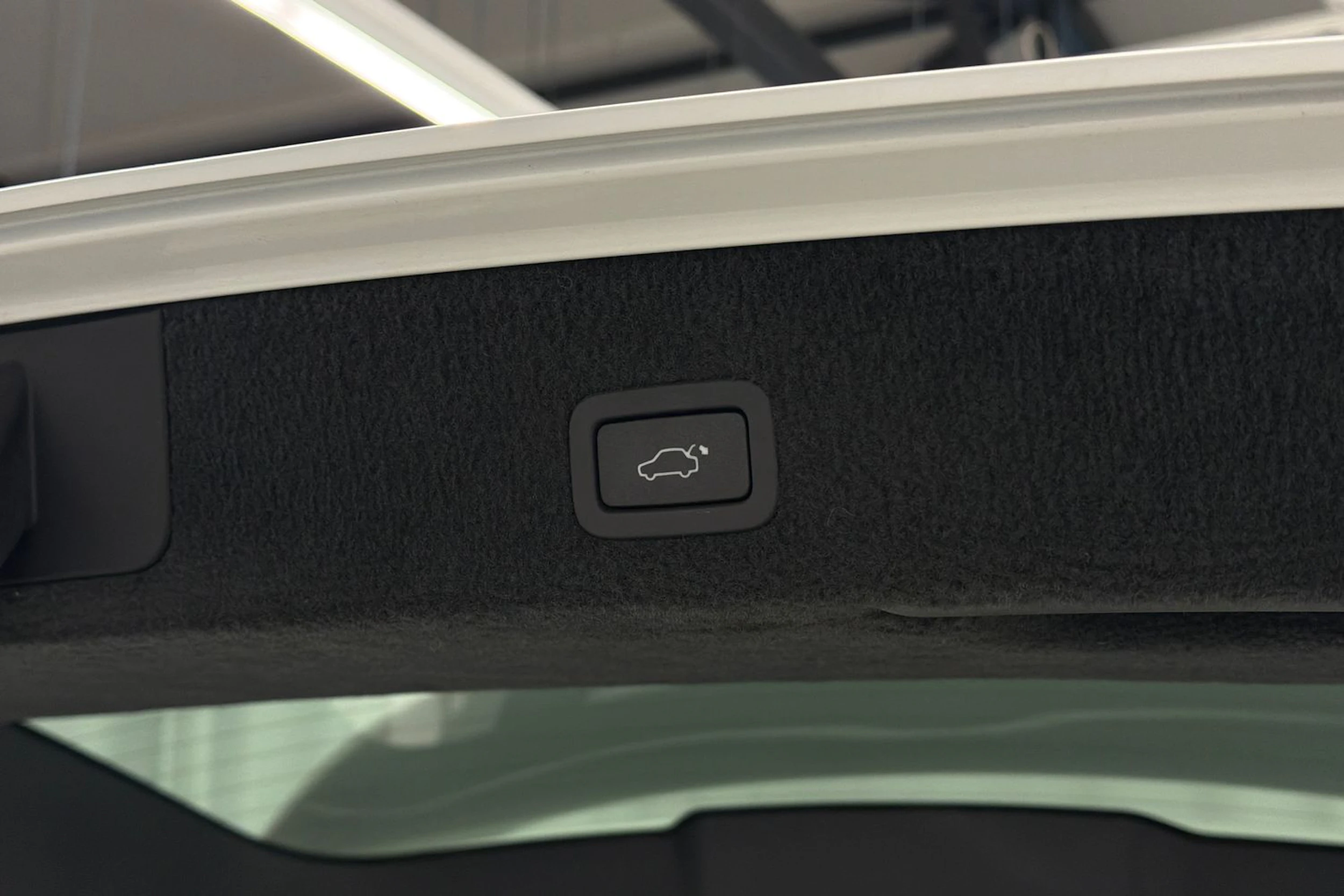 valkoinen Volvo V70 2014 kuva 25.