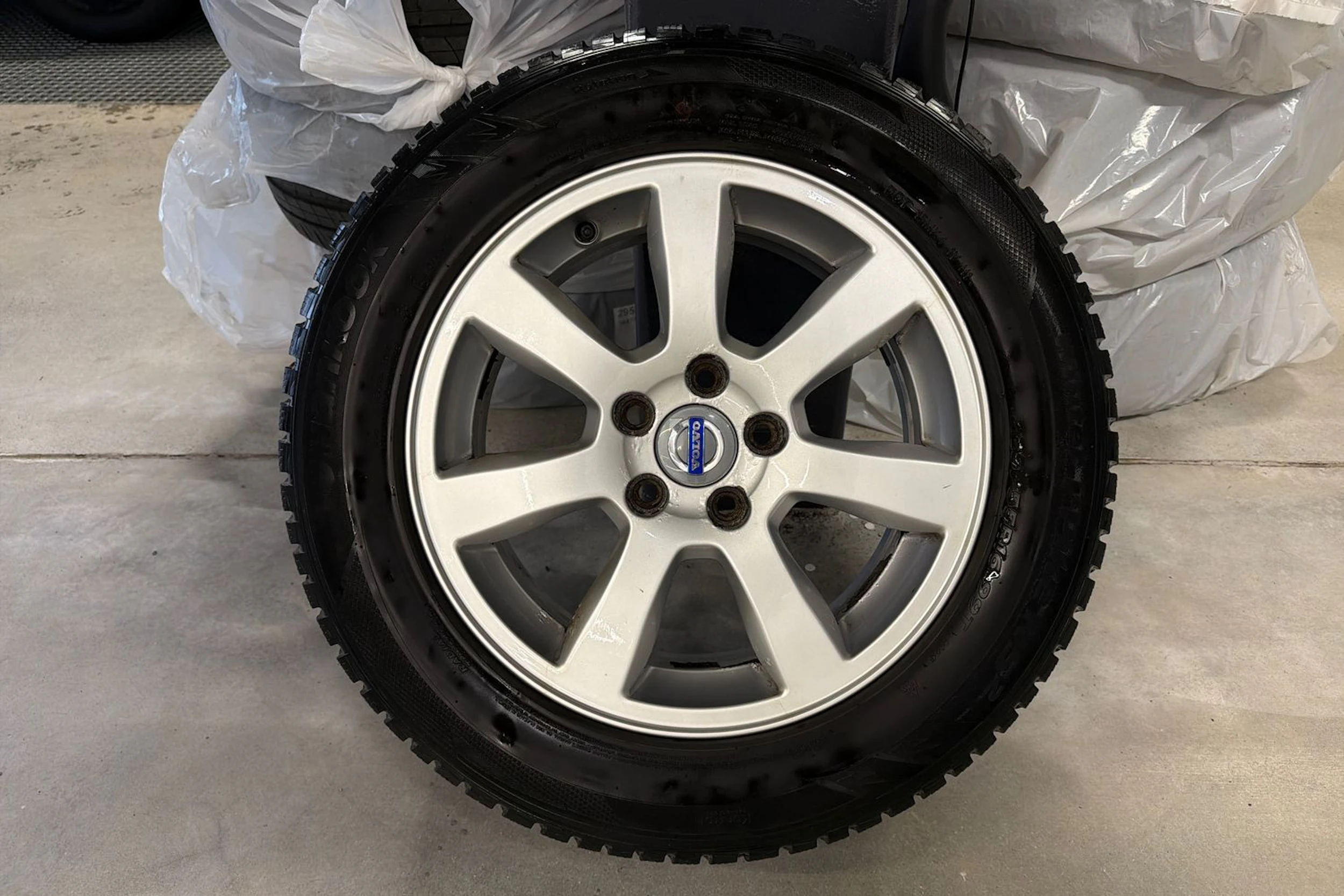 valkoinen Volvo V70 2014 kuva 27.