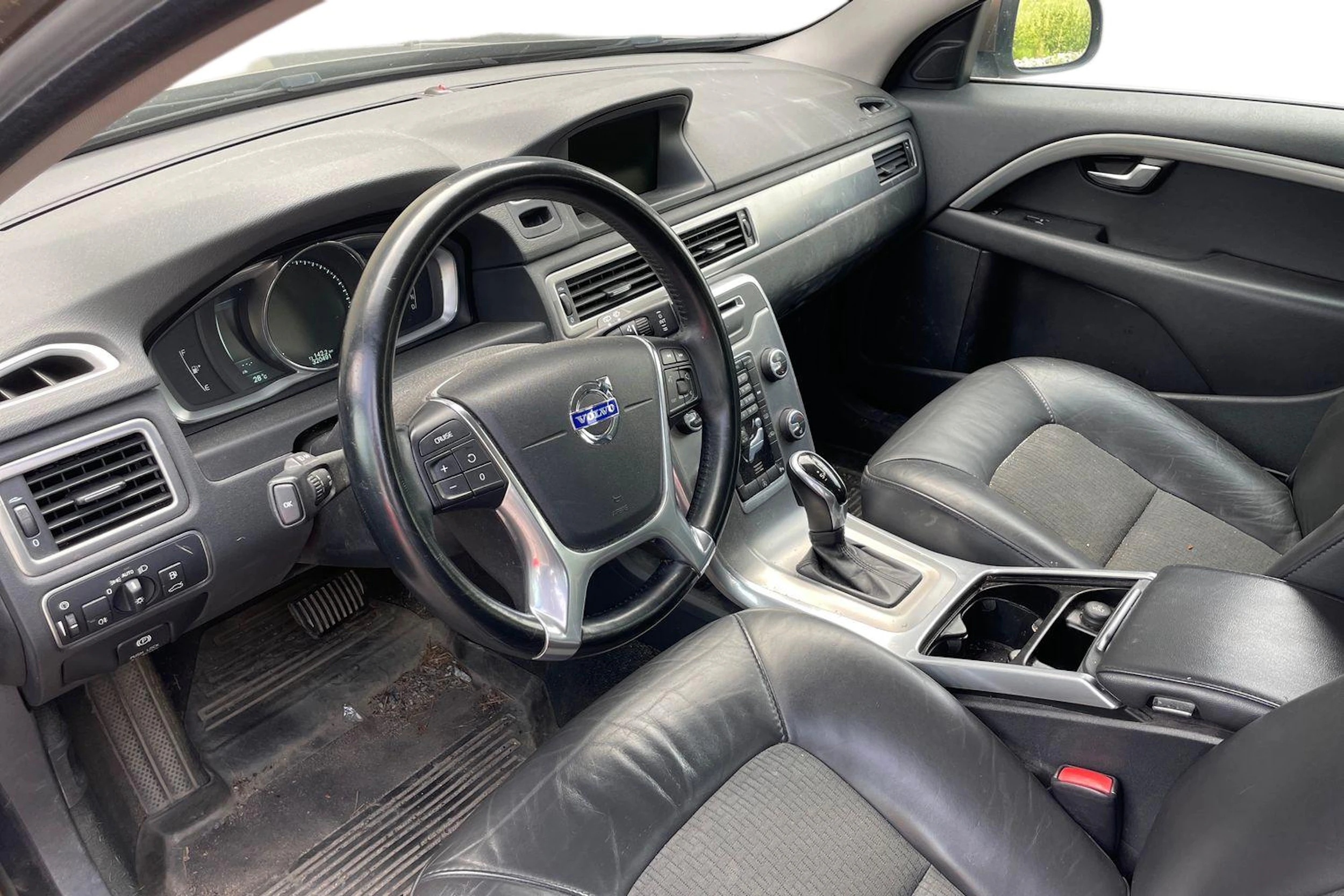 Ruskea (beige) Volvo V70 2014 kuva 3.