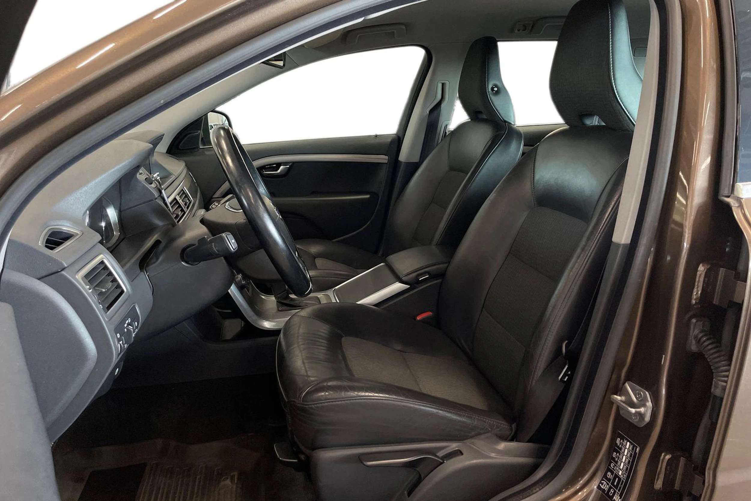 Ruskea (beige) Volvo V70 2014 kuva 6.
