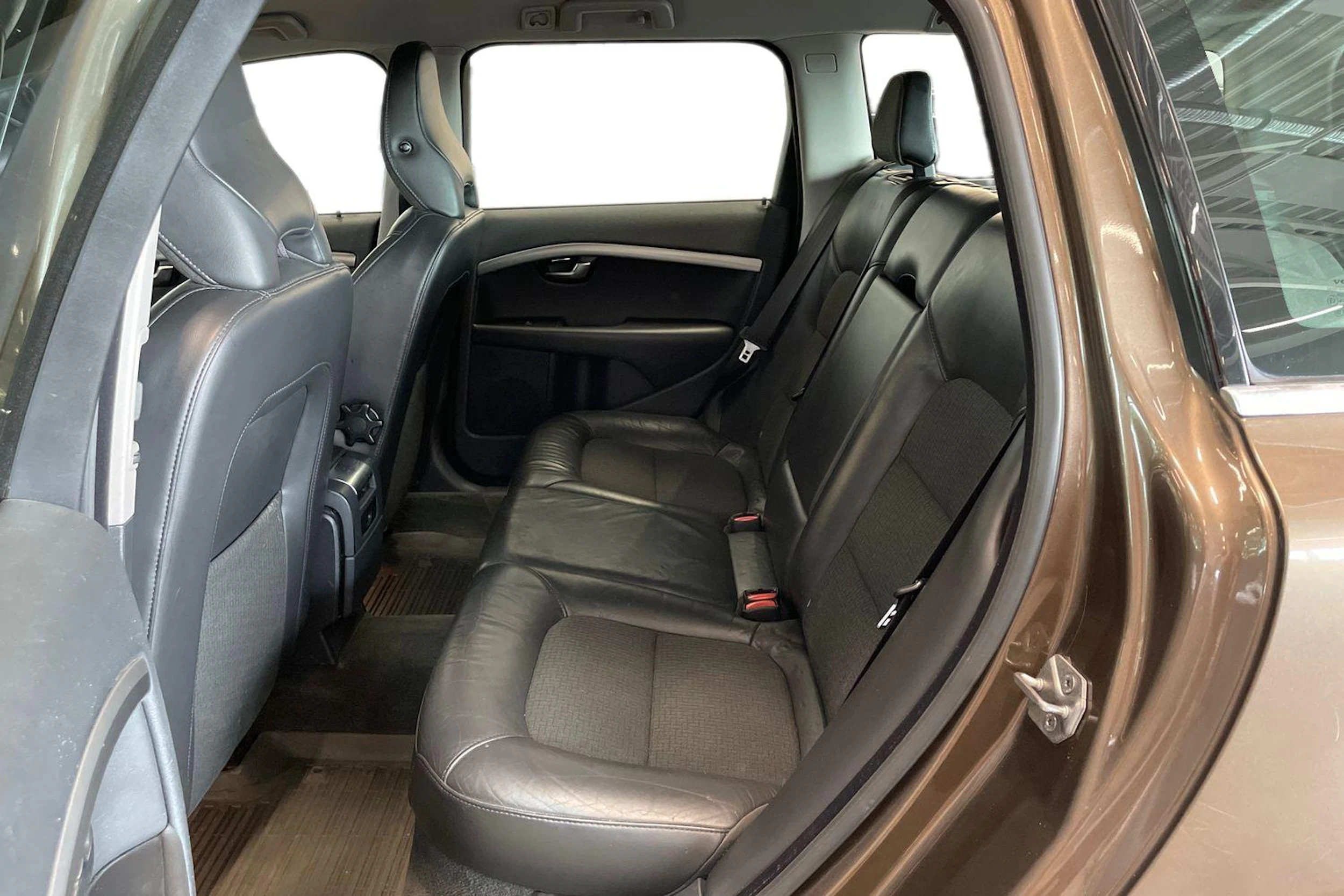 Ruskea (beige) Volvo V70 2014 kuva 8.