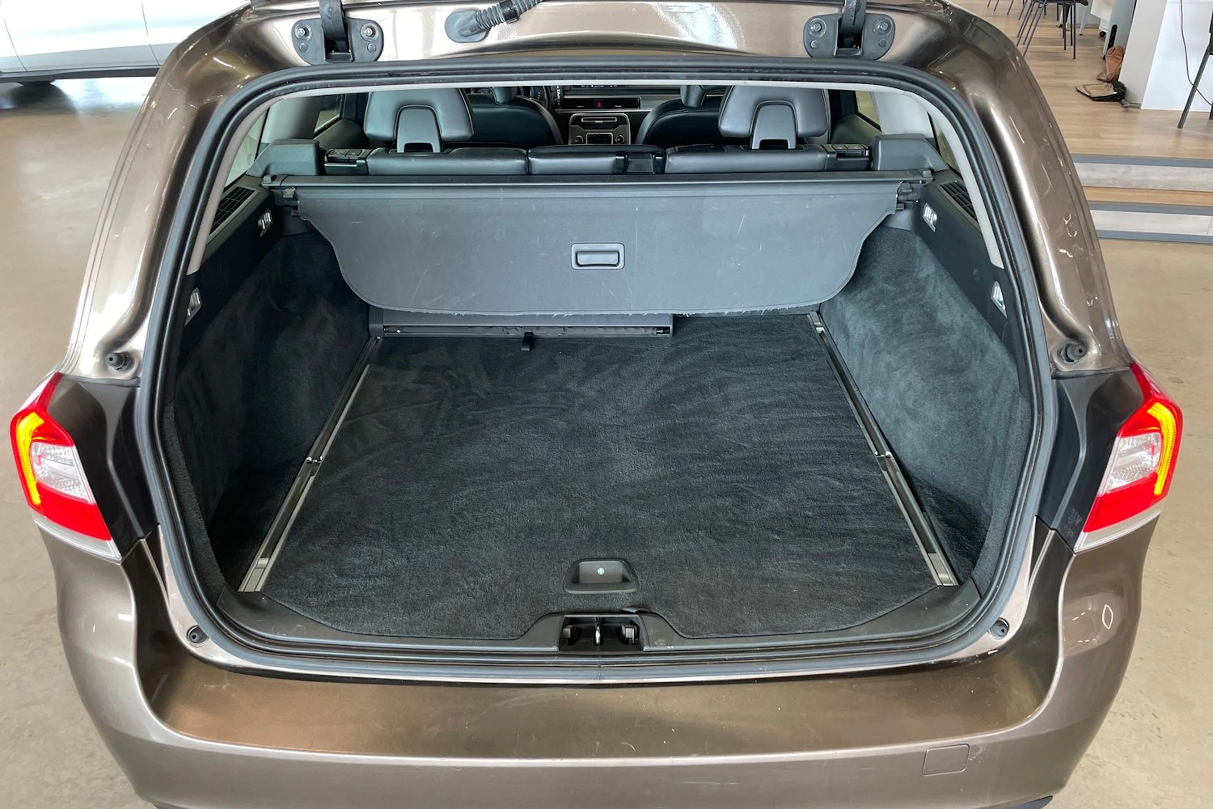 Ruskea (beige) Volvo V70 2014 kuva 24.
