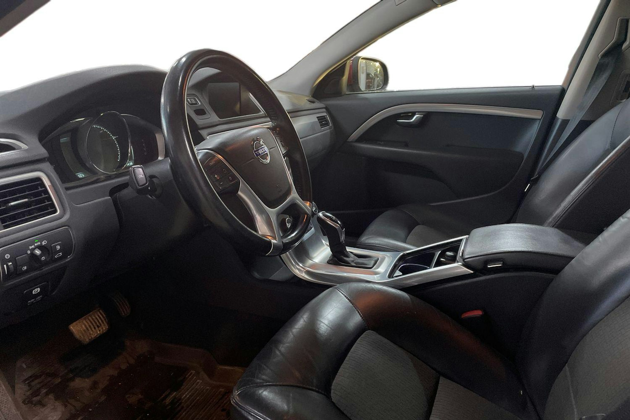 punainen Volvo V70 2014 kuva 3.