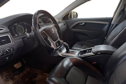 punainen Volvo V70 2014 kuva 3.