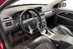 punainen Volvo V70 2014 kuva 7.