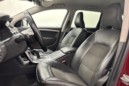 punainen Volvo V70 2014 kuva 14.