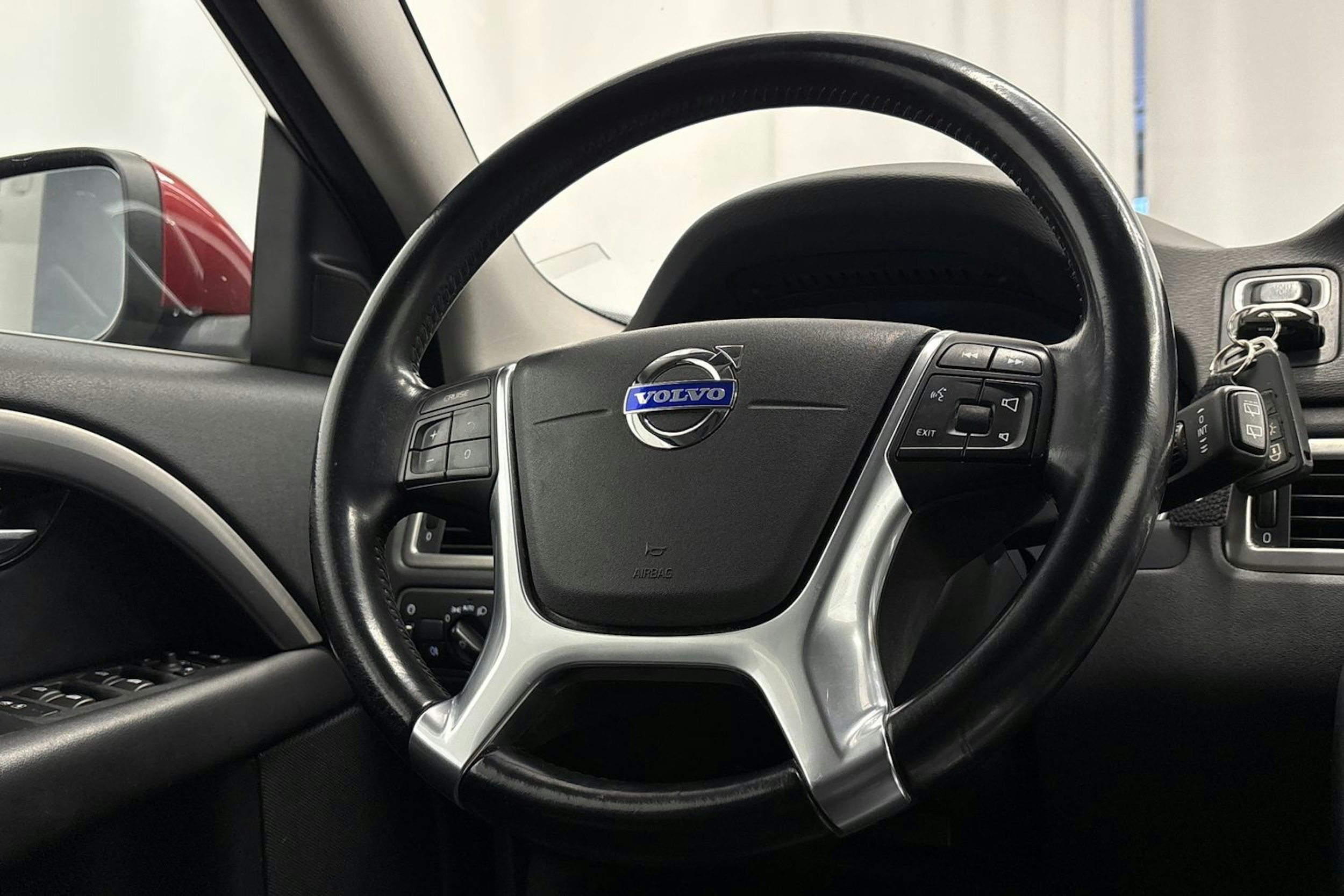 punainen Volvo V70 2014 kuva 15.