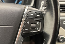 punainen Volvo V70 2014 kuva 17.