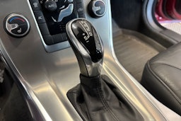 punainen Volvo V70 2014 kuva 18.