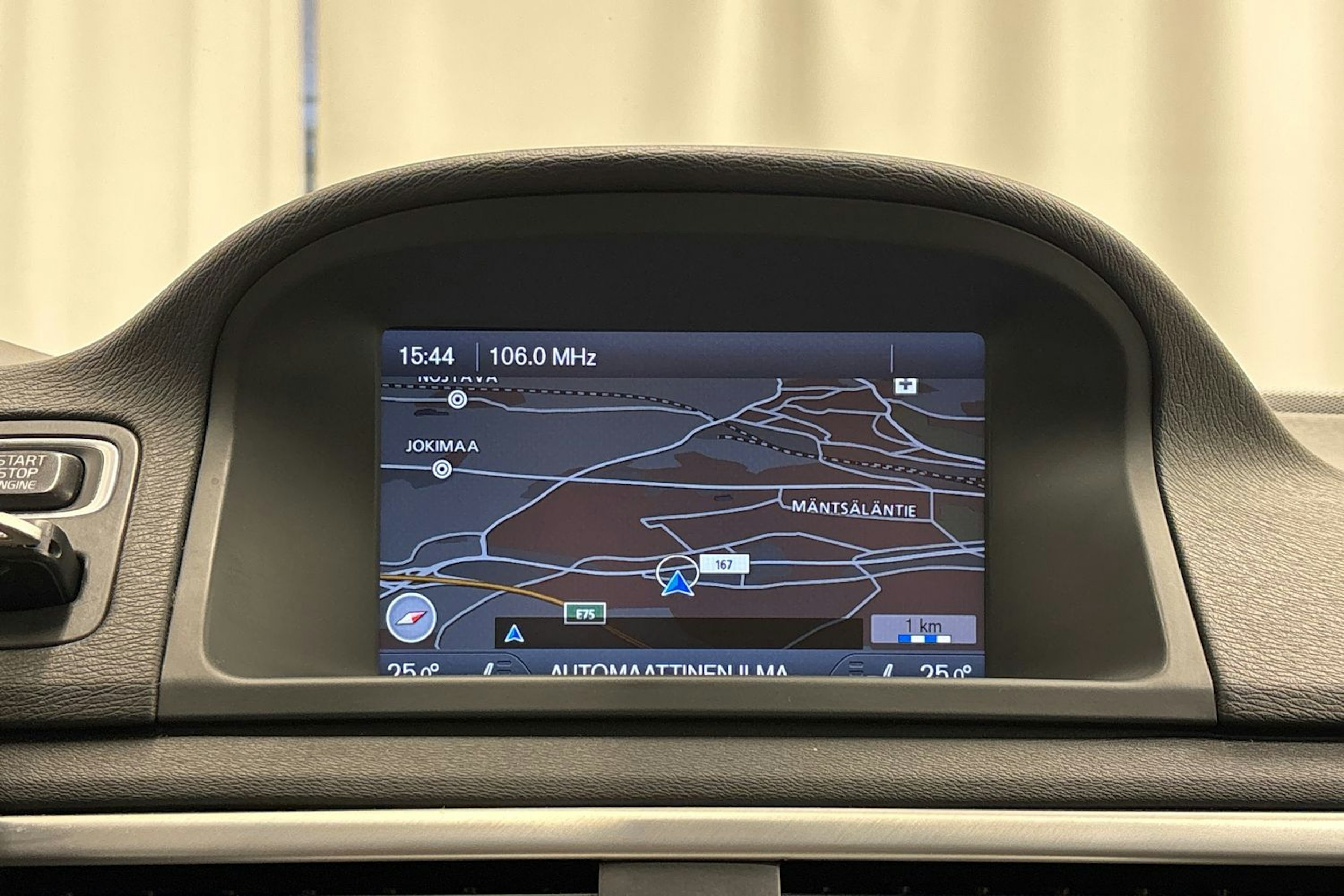 punainen Volvo V70 2014 kuva 20.