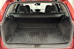 punainen Volvo V70 2014 kuva 22.