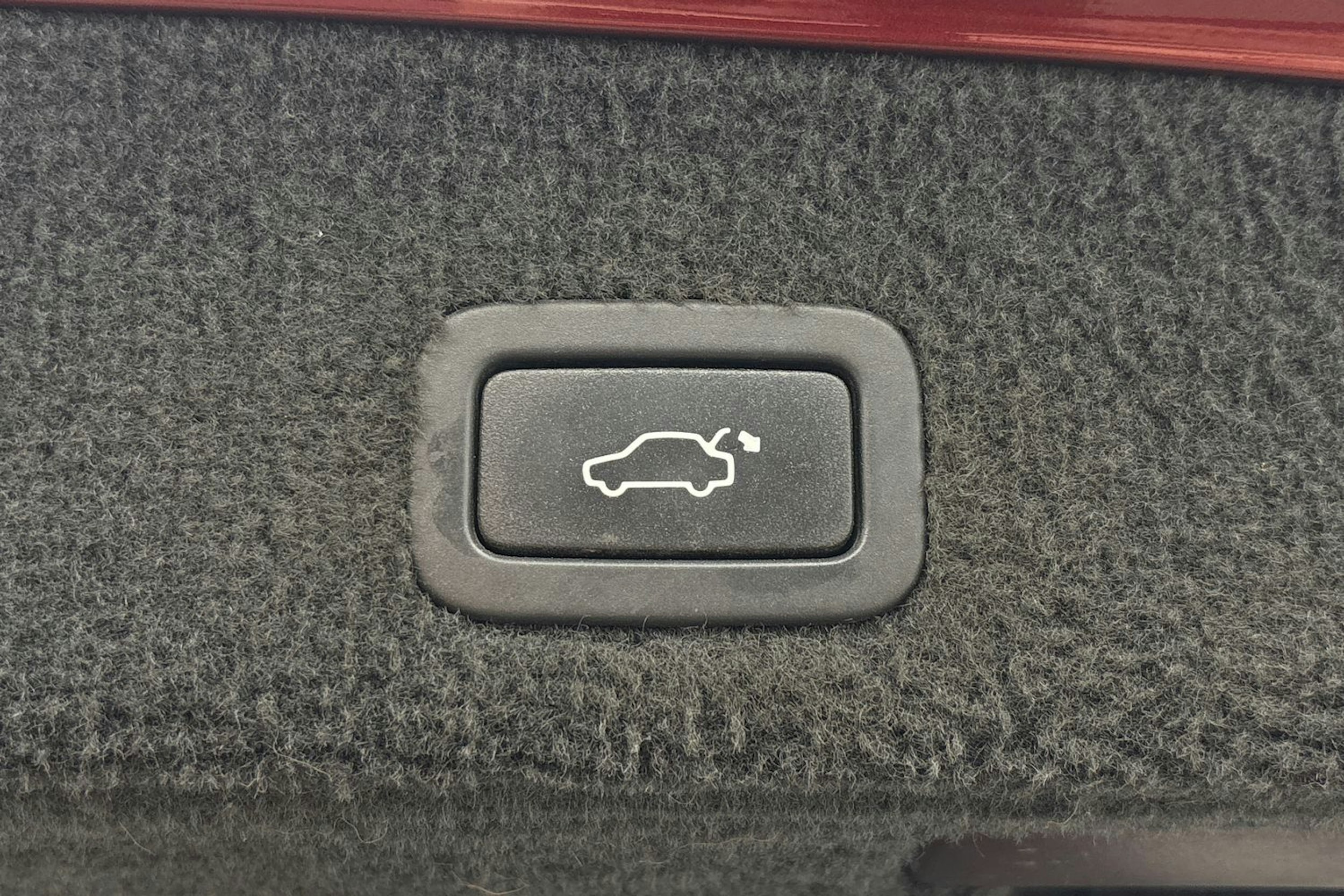 punainen Volvo V70 2014 kuva 23.