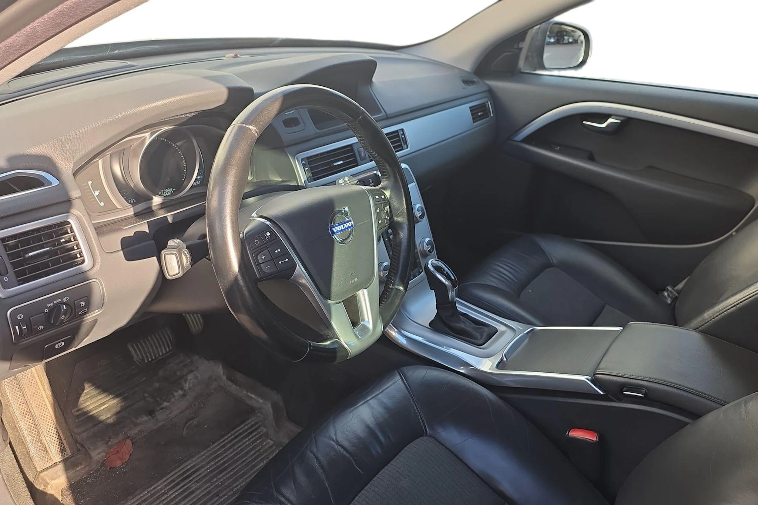 musta Volvo V70 2015 kuva 3.