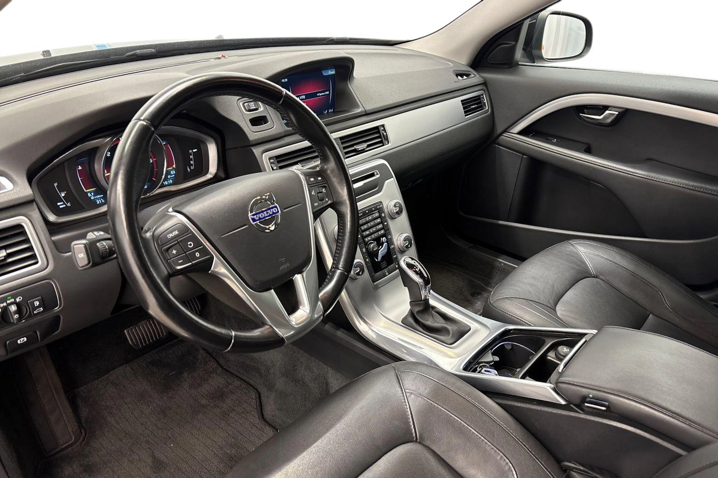 musta Volvo V70 2015 kuva 6.