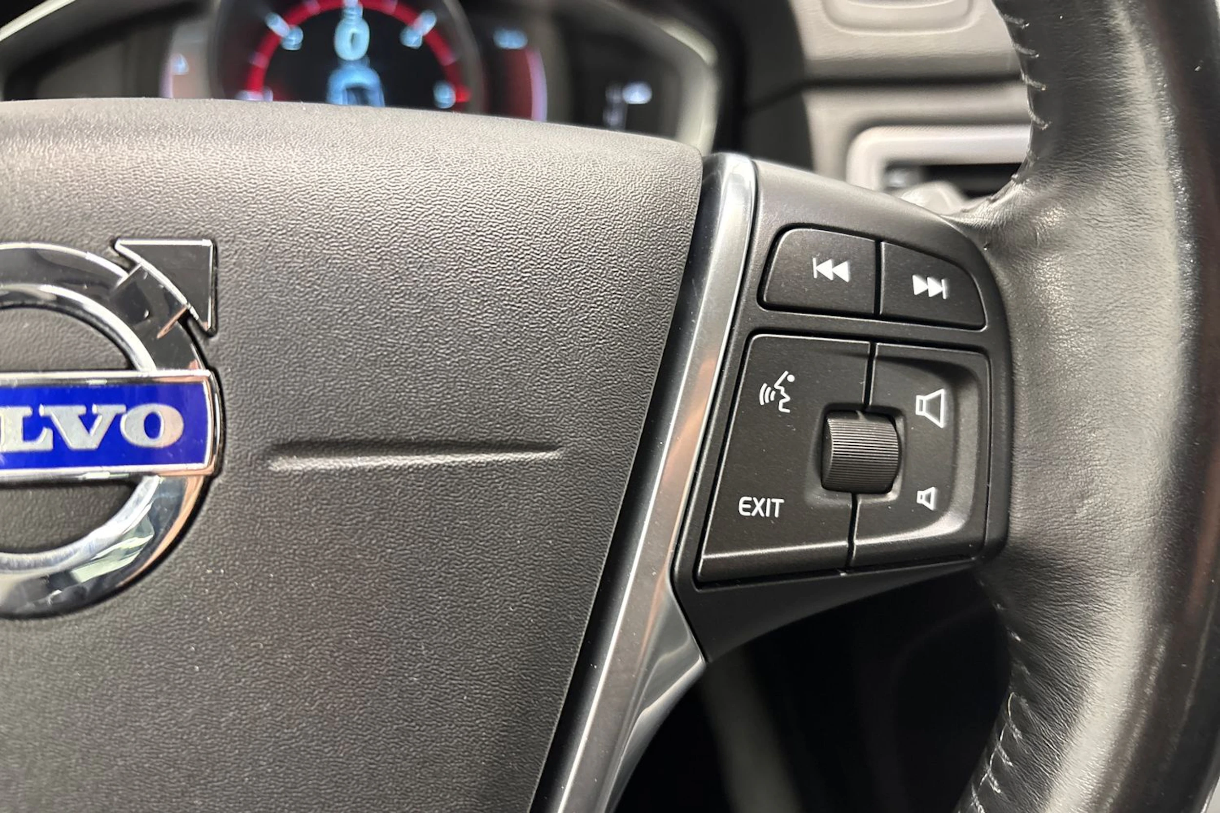 musta Volvo V70 2015 kuva 13.