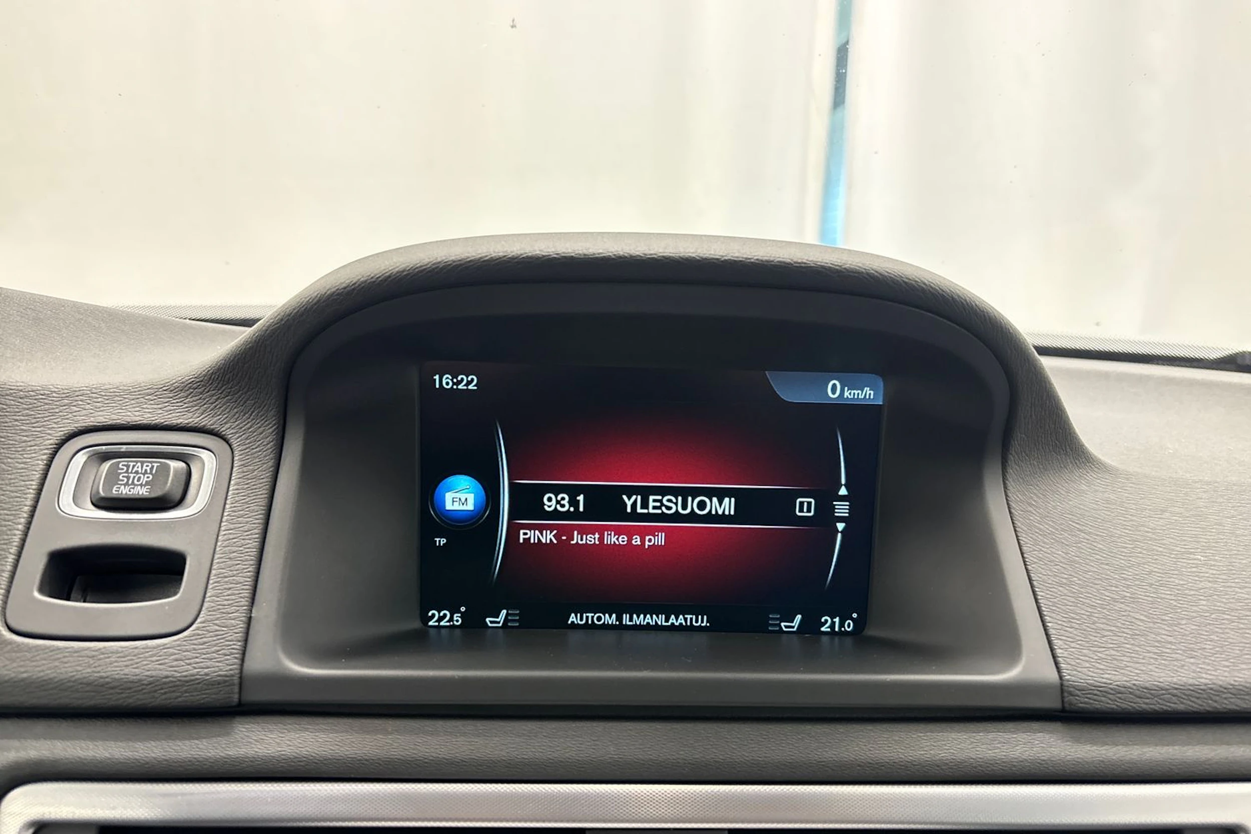 musta Volvo V70 2015 kuva 18.