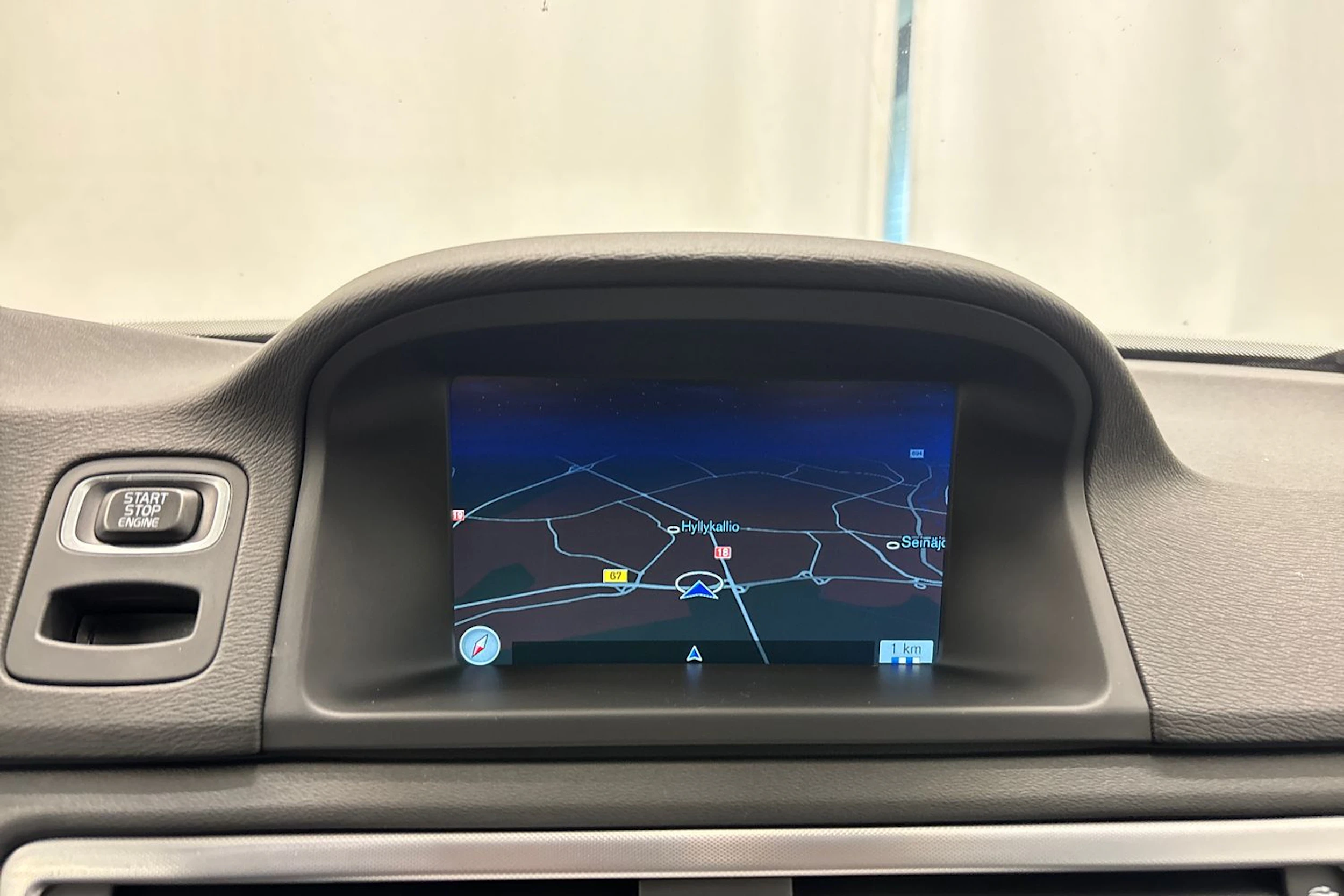 musta Volvo V70 2015 kuva 20.