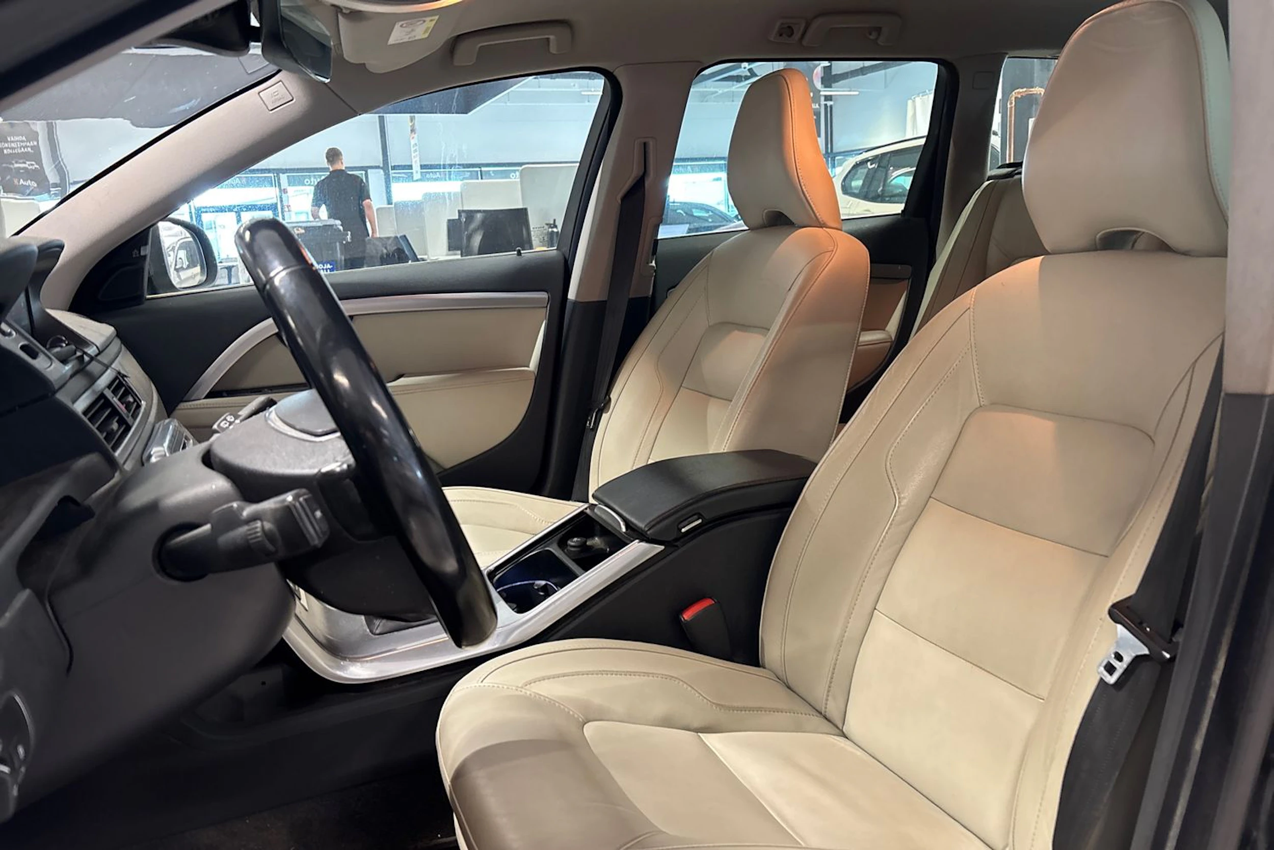 harmaa Volvo V70 2015 kuva 5.